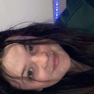 Meet your Posher, Caitlin